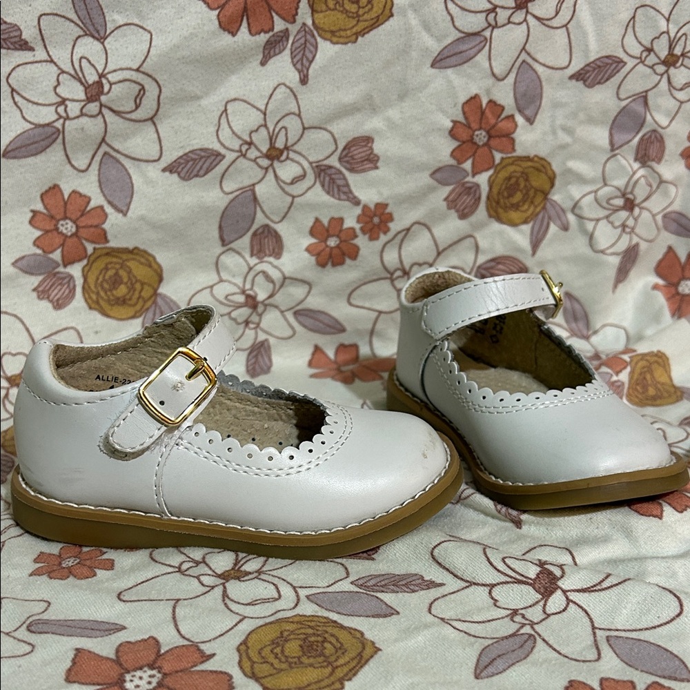 FootMates White Mary Jane Dress Shoes